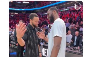 维金斯笑抱勇士多人勇士官推致敬:你永远是冠军!